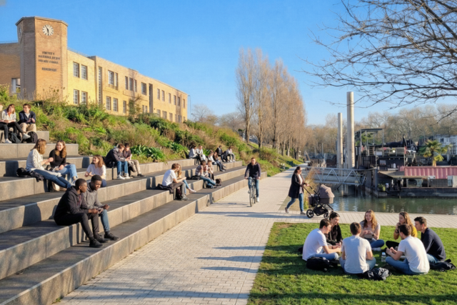 BORDS DE SEINE - Gradins place Praslin