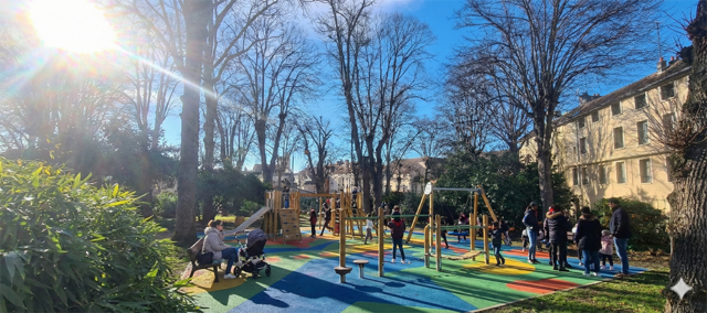 HÔTEL DE VILLE - Aire de jeux